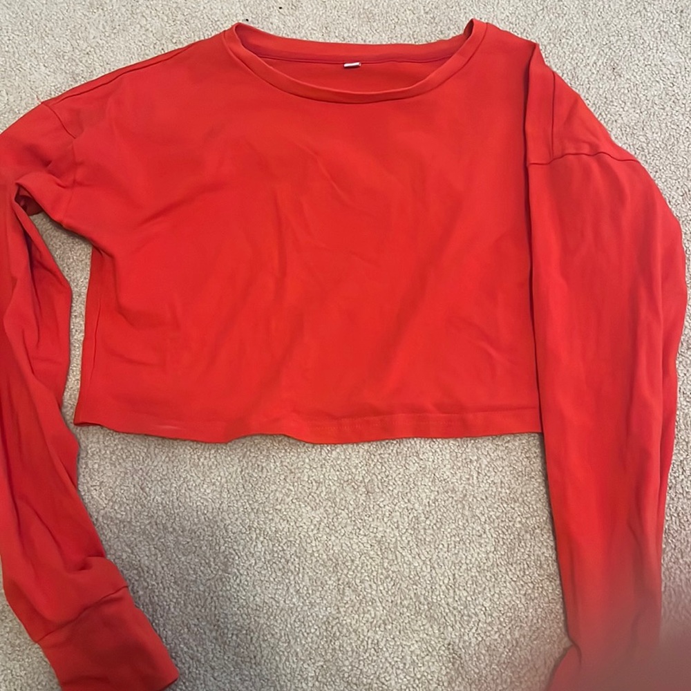 womens small red crop long sleeve